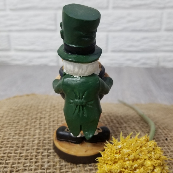 Wee Folk Leprechaun With Pot Of Gold Decor - Picture 3 of 6